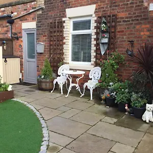 Leafy Lytham: Garden With Pet-friendly Policy Apartment Lytham St Annes